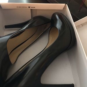 Nine West black 3inch heels